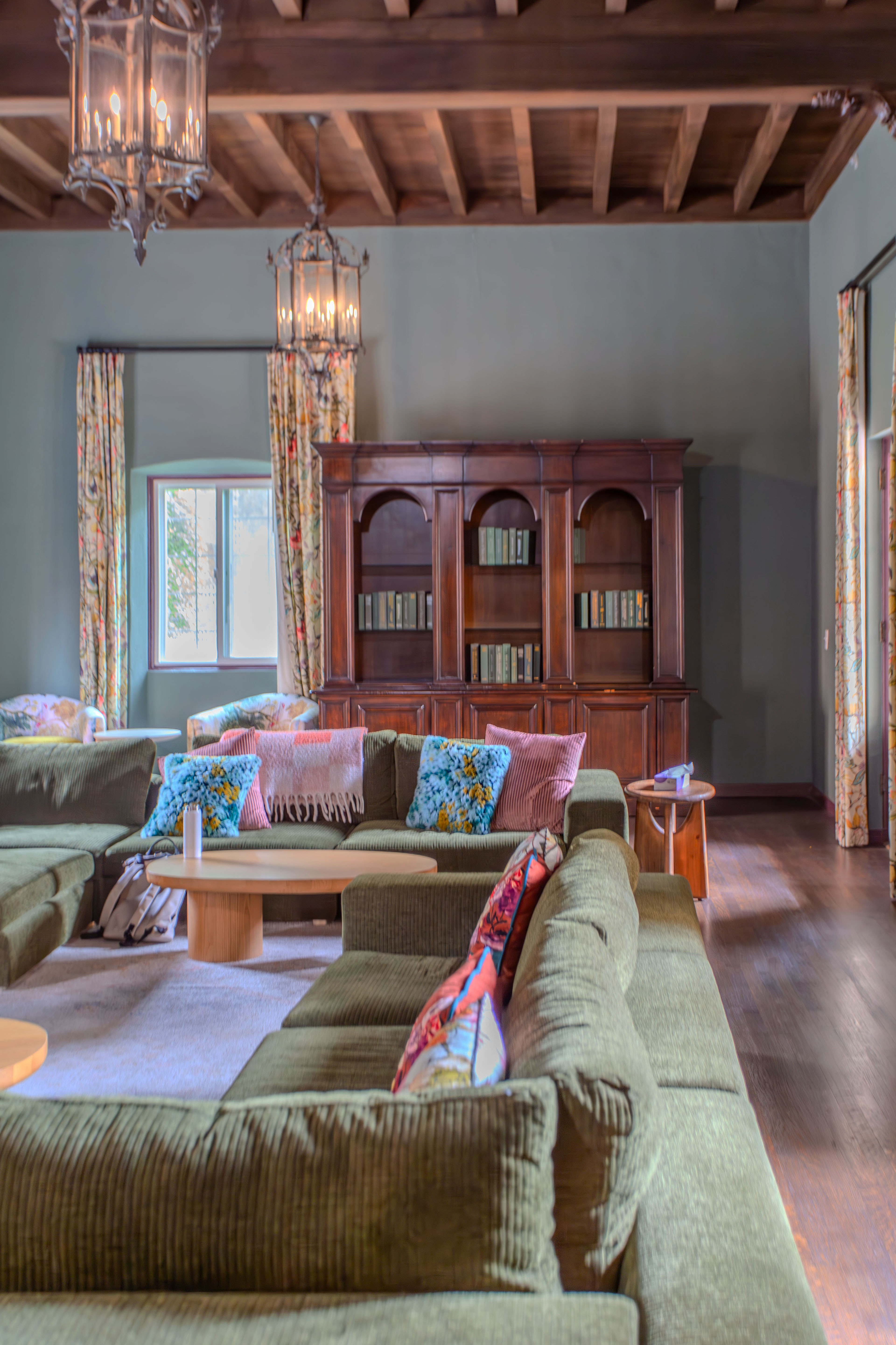 Living room lounge